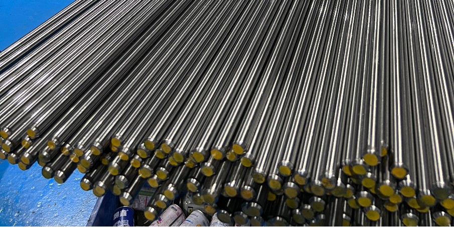 11SMnPb30圆钢在五金零件生产中的表现如何？